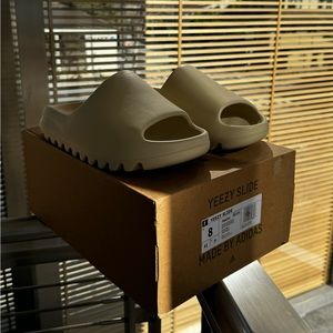 Yeezy Slide Desert Sand